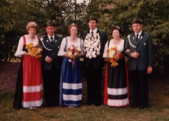 König Heinz Kättker mit Hofstaat