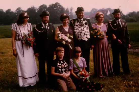 König Wulf Brommer mit Hofstaat