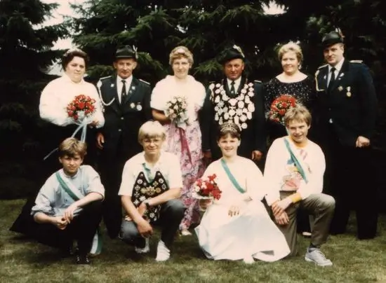 König Erwin Rogge mit Hofstaat