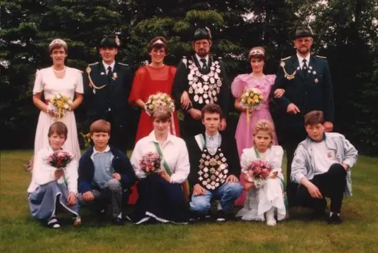 König Hans Lübke mit Hofstaat