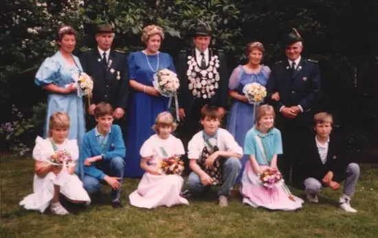 König Dieter Schmitte mit Hofstaat