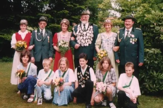 König Hartwig Steineker mit Hofstaat