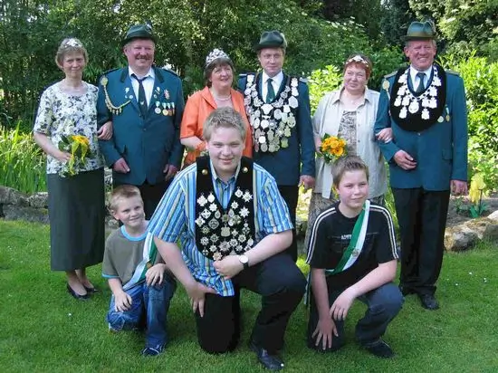 König Erwin Schallenberg mit Hofstaat