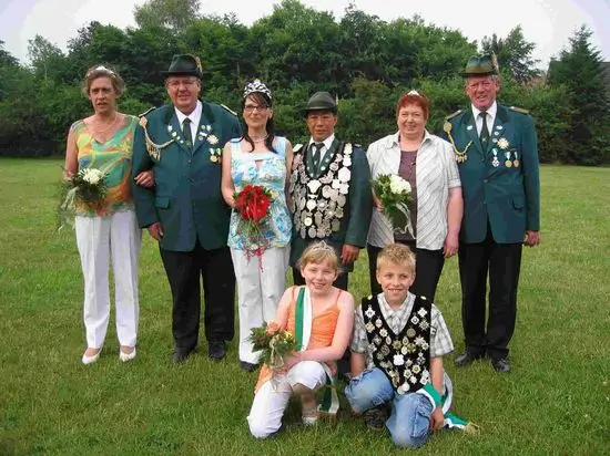 König Zaldy Gaddi mit Hofstaat