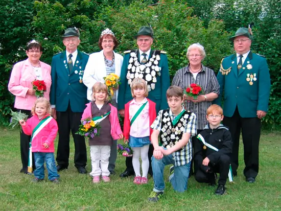 König: Theo Siemens mit seiner Frau Gisela 1. Schütze: Rudi Peters mit seiner Frau Erika 2. Schütze: Karl-Heinz Budzinski mit seiner Frau Inge Kinderschützenkönig: Cedrik Geers Kinderschützenkönigin: Vivien Telljohann 1. Schütze Kinder: Felix Lempenmeier und Alexandra Brockmann 2. Schütze Kinder: Piet Klaasen und Isabelle Brockmann