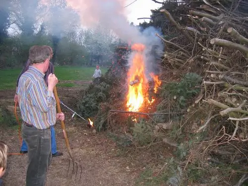 Anzünden des Osterfeuers