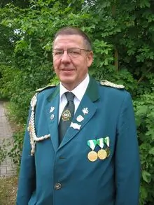 Potrait in Schützenuniform: Vorsitzender Reinhard Telljohann