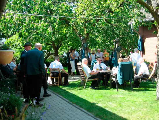 gemütliches Beisammensein im Garten