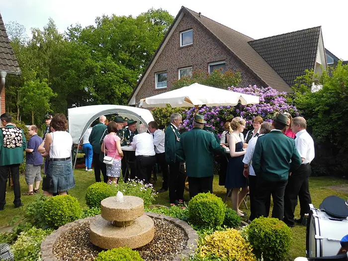 gemütliches Beisammensein im Garten des Königs