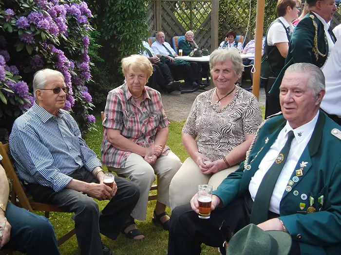 gemütliches Beisammensein im Garten des Königs