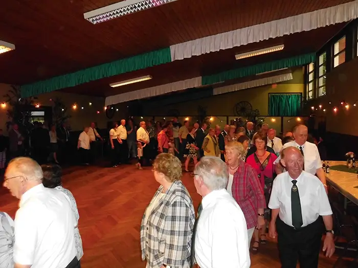 Einmarsch des eigenen Vereins