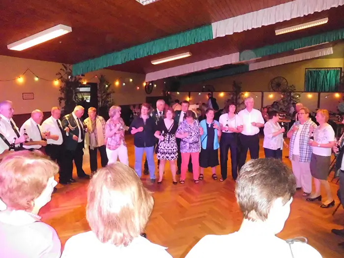 Einmarsch des eigenen Vereins